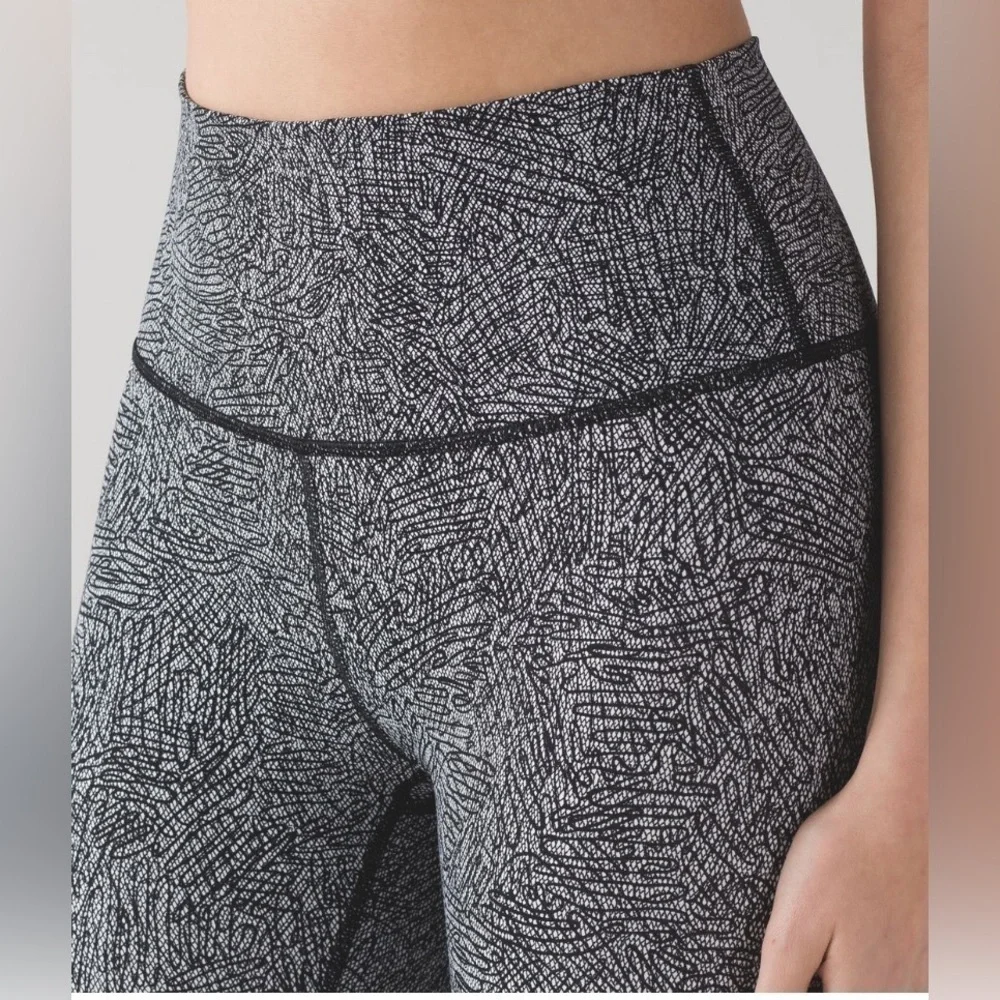 Lululemon High Times Black white leggings size 2